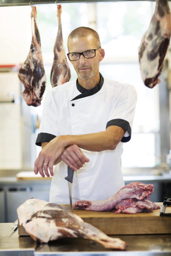 Vår kock förbereder middagen för konferensen