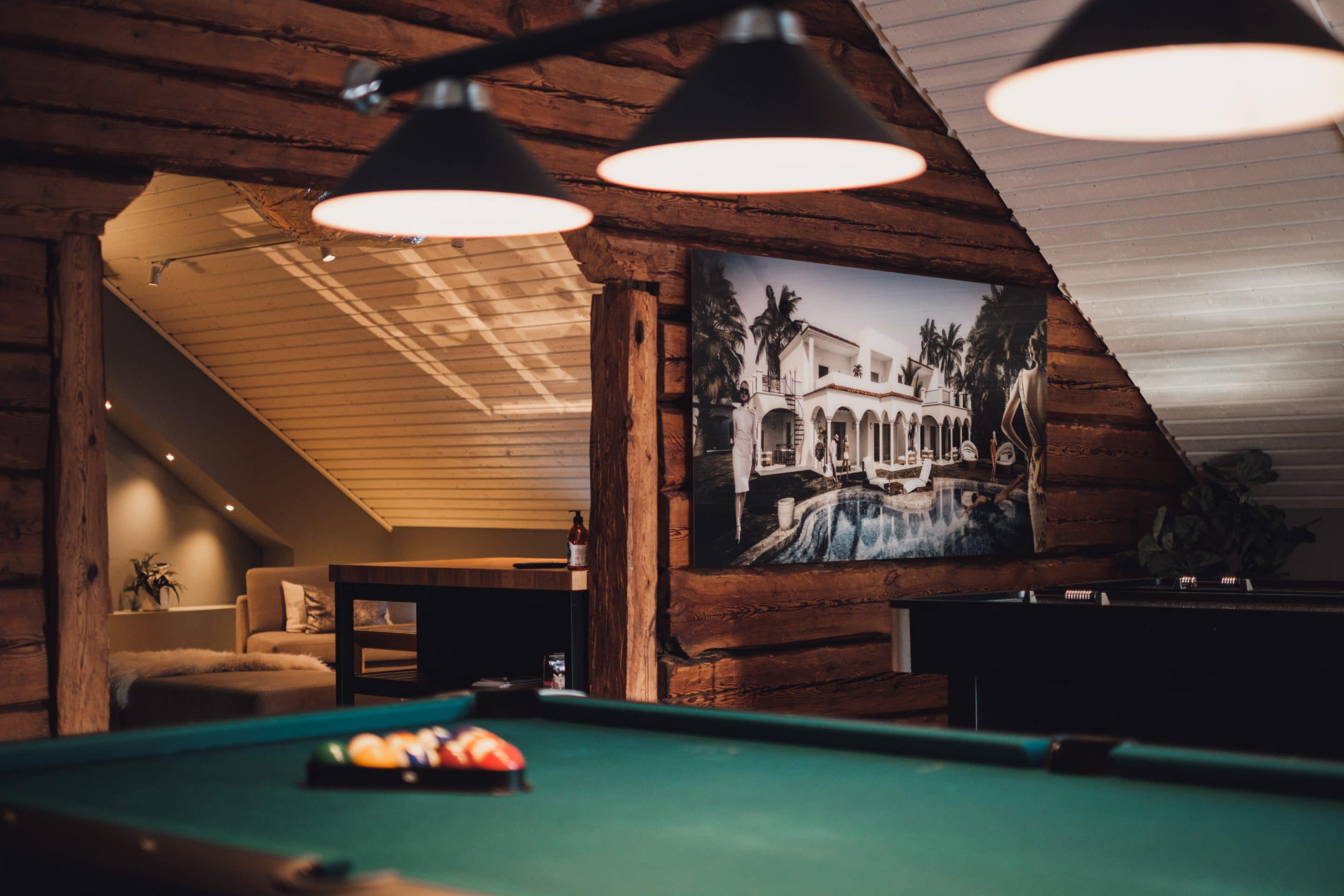 Loftet med biljard, dart och shuffelboard